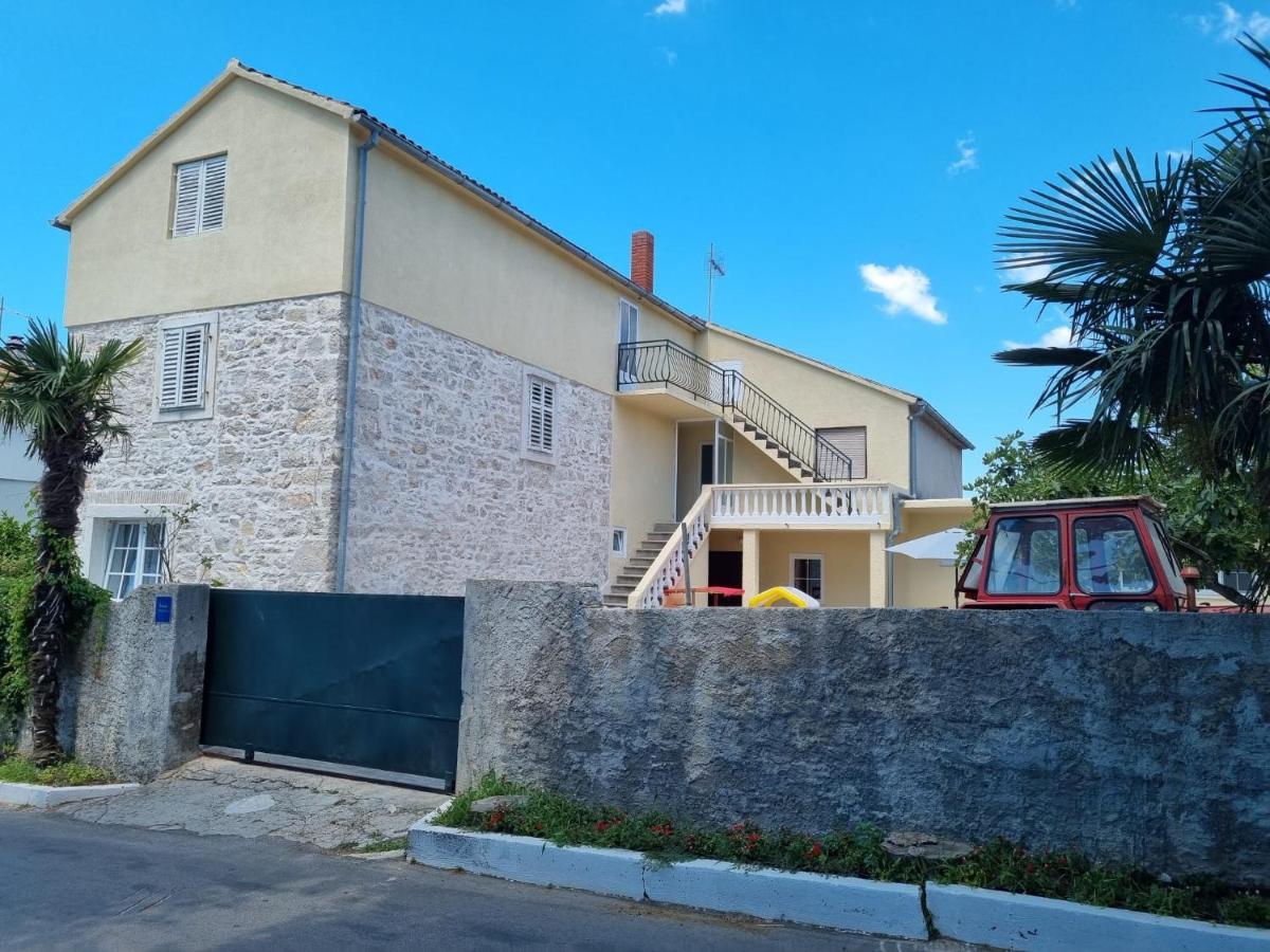 Apartmani Barbarosa Sveti Filip i Jakov Esterno foto