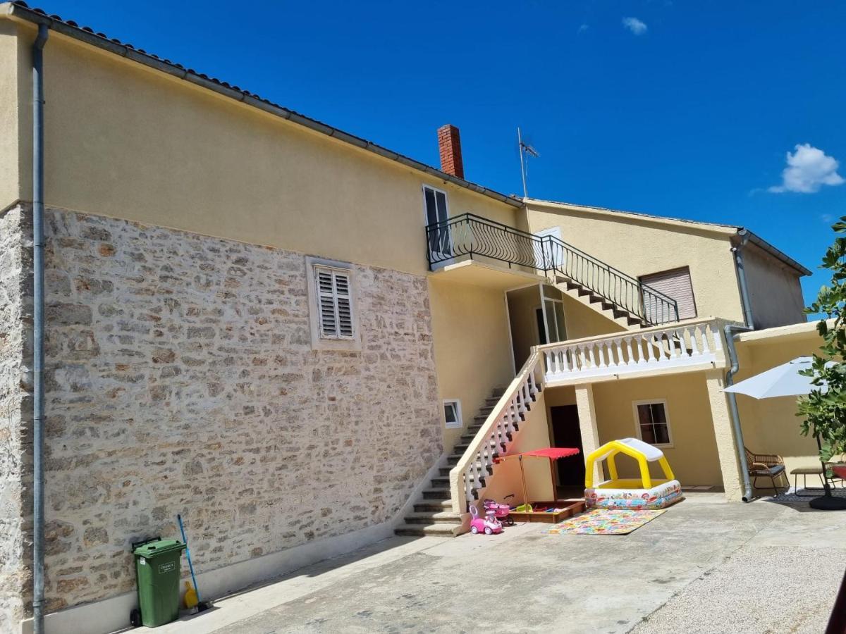 Apartmani Barbarosa Sveti Filip i Jakov Esterno foto