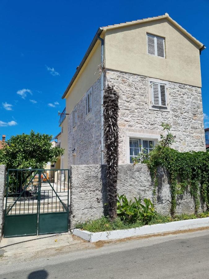 Apartmani Barbarosa Sveti Filip i Jakov Esterno foto