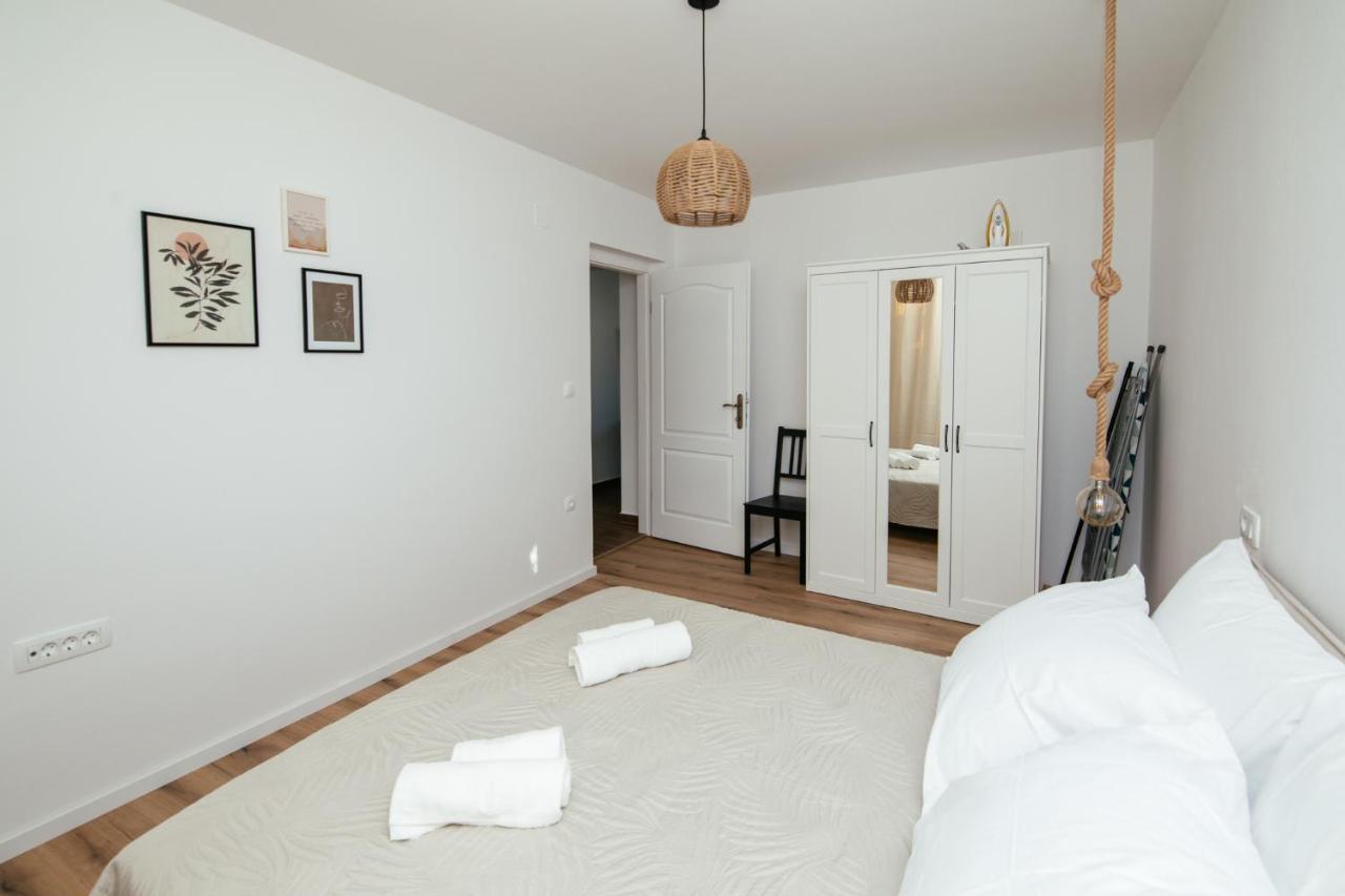 Apartmani Barbarosa Sveti Filip i Jakov Esterno foto